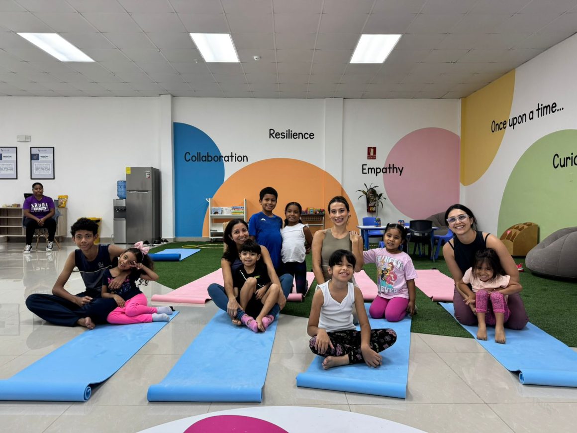 Yoga y arte para niños en Notre Dame Academy of Panama