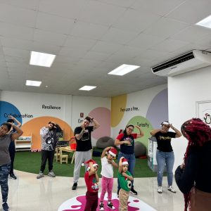 Zumba en Familia y visita de Santa Claus 15 Zumba en Familia y visita de Santa Claus: una mañana de bienestar y celebración en Notre Dame Academy