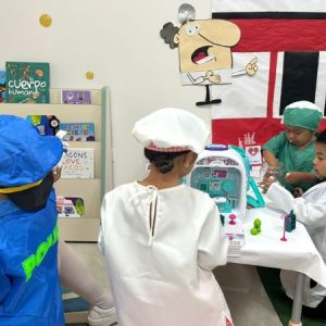 Notre Dame Academy of Panama Celebra el Día de las Profesiones