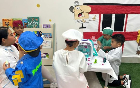 Notre Dame Academy of Panama Celebra el Día de las Profesiones