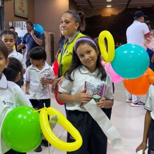 Notre Dame Academy of Panama Visita Educativa a Super Xtra