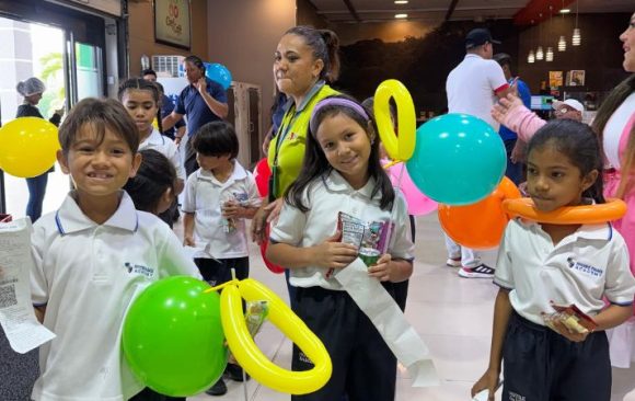 Notre Dame Academy of Panama Visita Educativa a Super Xtra