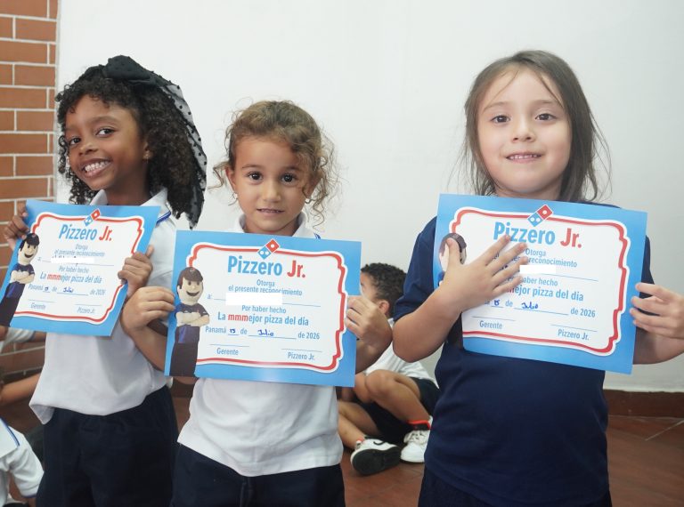 Niñas con diploma